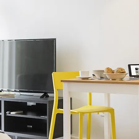 Faa 31 De Janeiro By An Island