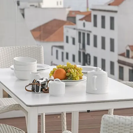 Faa 31 De Janeiro By An Island