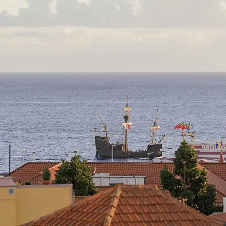 Faa 31 De Janeiro By An Island *