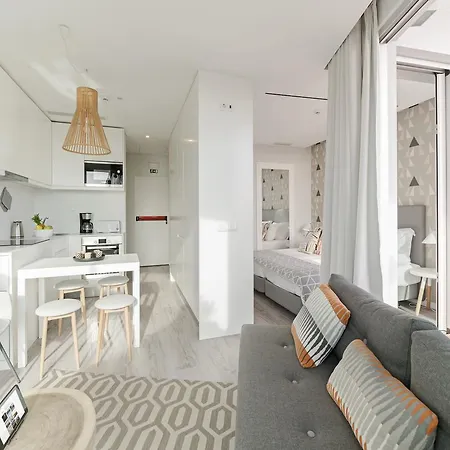 Faa 31 De Janeiro By An Island *